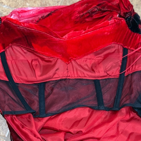 NWT Moschino Abstract Off-The-Shoulder Velour Velvet Dress US 4 Red Cocktail - Picture 9 of 14